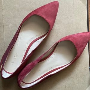 BURGUNDY RED SUEDE CALVIN KLEIN LACEE POINTED TWO-TONE WOMEN'S FLAT